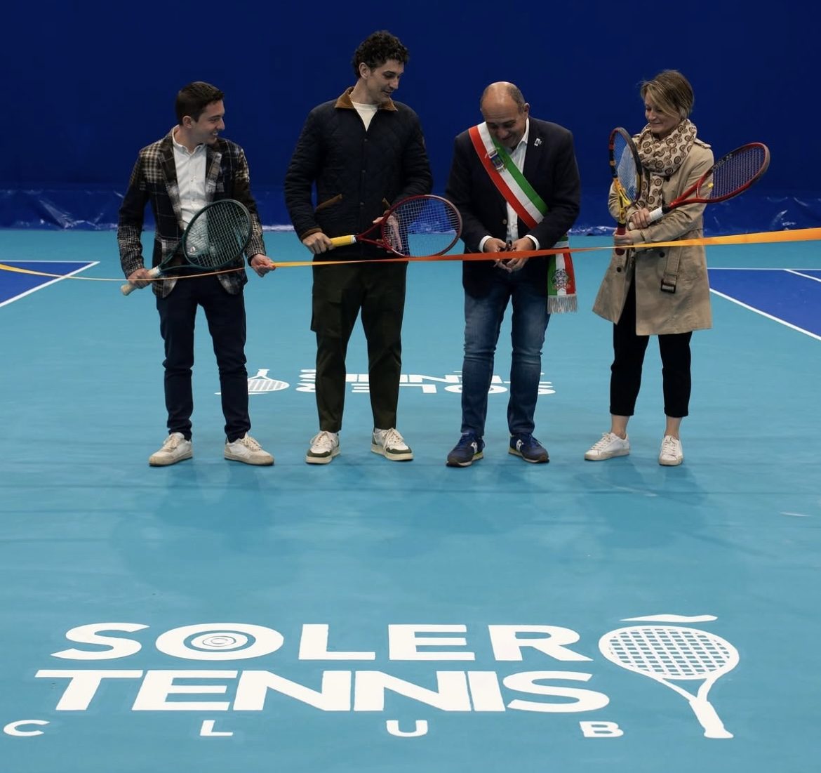 Taglio del nastro all'inaugurazione del Solerò Tennis Club